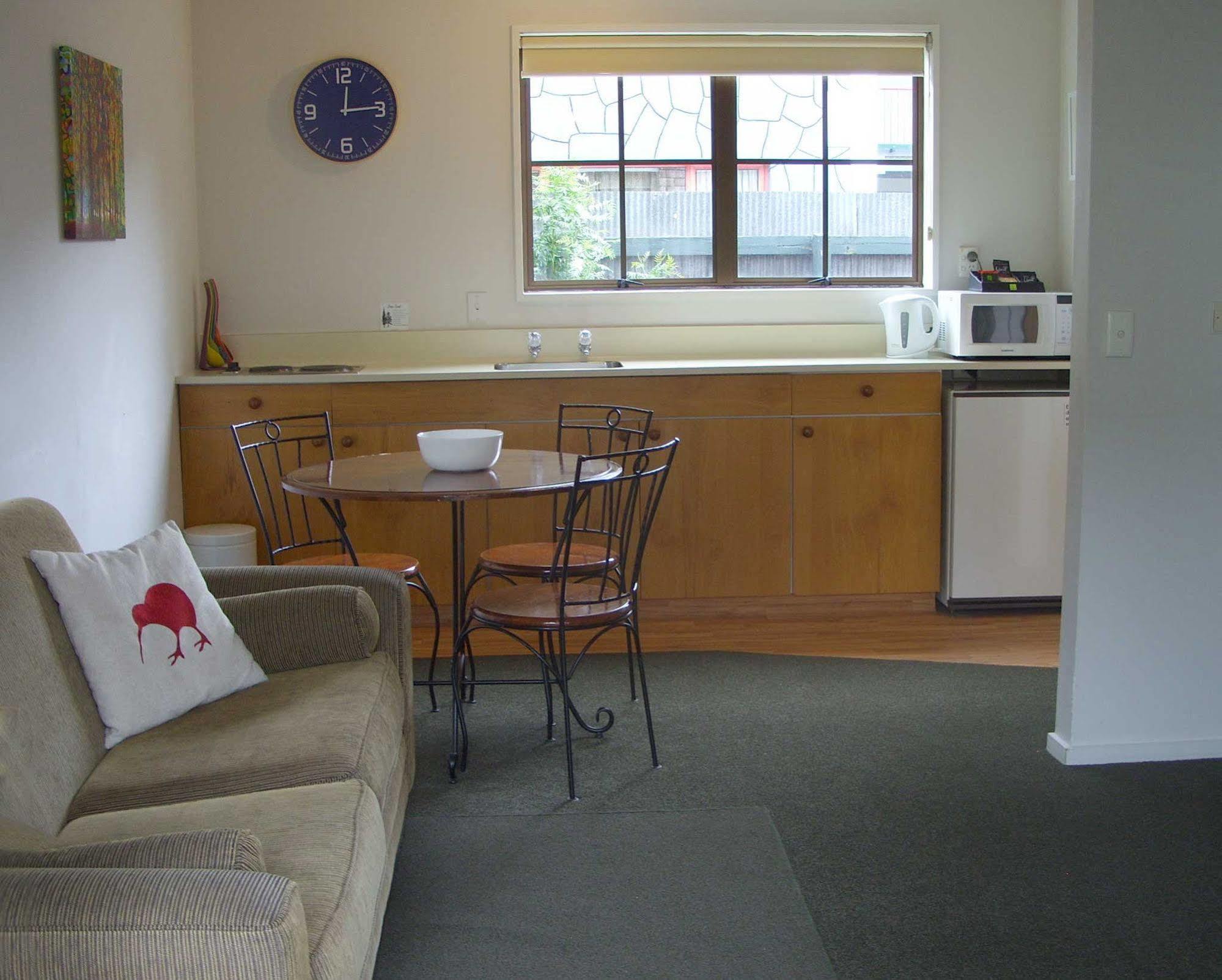 Tudor Court Motel Christchurch Zewnętrze zdjęcie