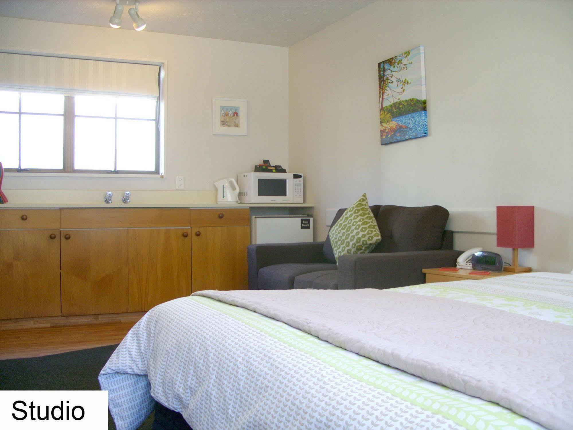 Tudor Court Motel Christchurch Zewnętrze zdjęcie